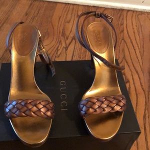 Gucci open toe sandal/original box and dust bag